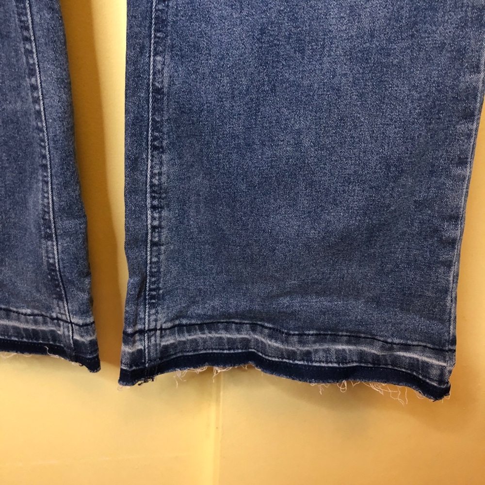 BloomChic light wash, boot cut, raw hem. Size 12 with tag - Picture 5 of 11